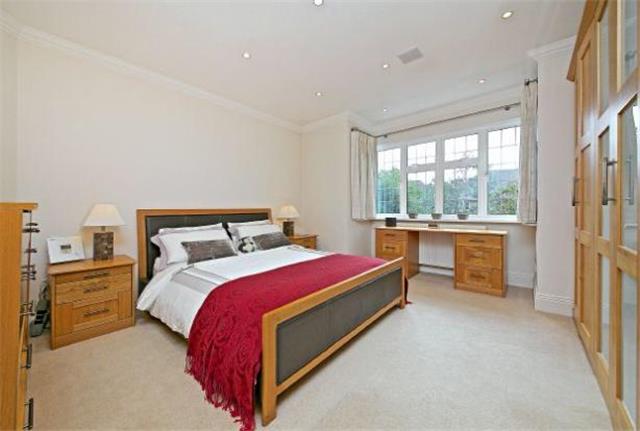  Image of 4 Bedroom Detached  To Rent at St. Thomas Drive, Pinner, HA5