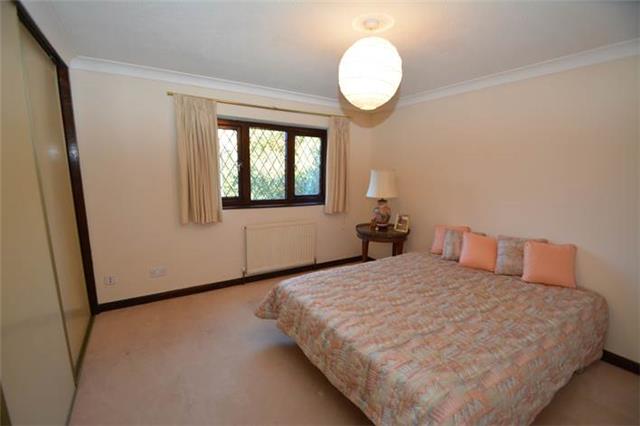  Image of 5 Bedroom Detached  To Rent at St Herbents close