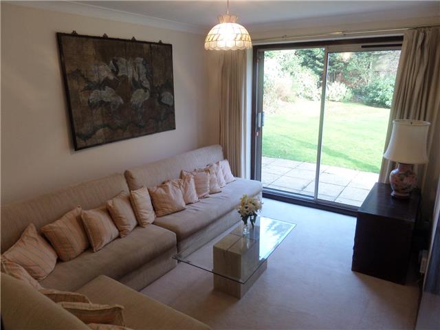  Image of 5 Bedroom Detached  To Rent at St Herbents close