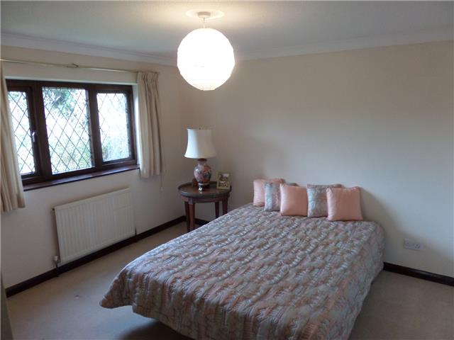  Image of 5 Bedroom Detached  To Rent at St Herbents close