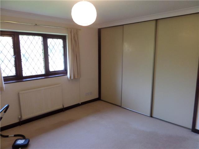  Image of 5 Bedroom Detached  To Rent at St Herbents close
