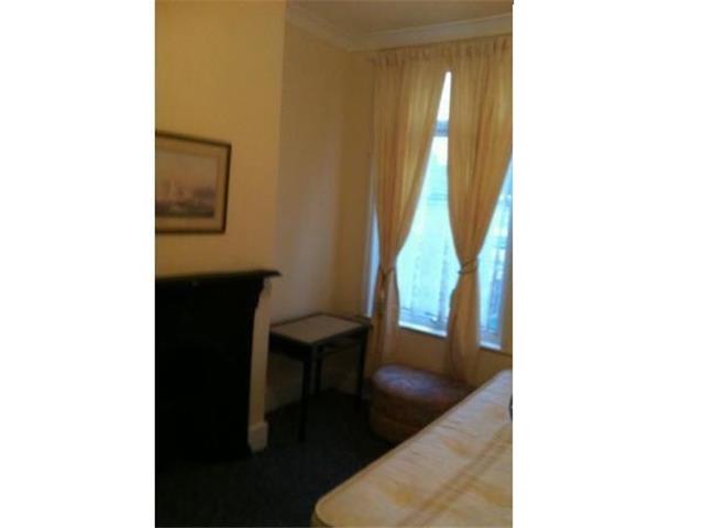  Image of 2 Bedroom Flat  To Rent at Selsdon Road, London, E13