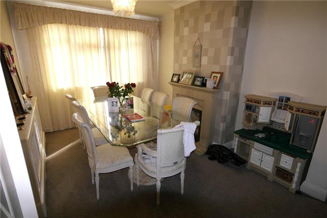  Image of 2 Bedroom End of Terrace for sale at Rose Glen, Romford, RM7