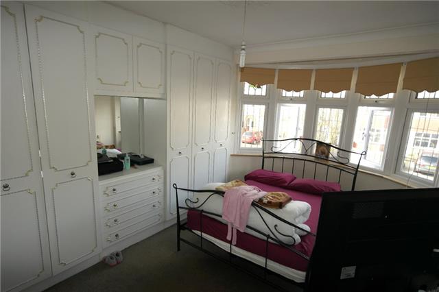  Image of 2 Bedroom End of Terrace for sale at Rose Glen, Romford, RM7