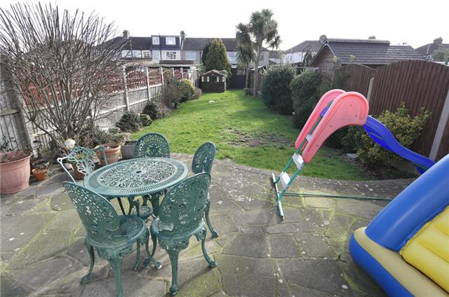  Image of 2 Bedroom End of Terrace for sale at Rose Glen, Romford, RM7
