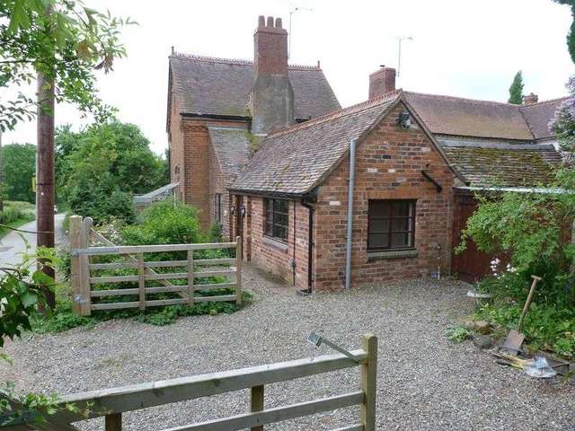  Image of 3 Bedroom Detached to rent at Knighton-on-Teme Tenbury Wells, WR15 8NA