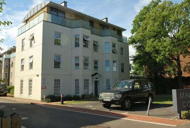  Image of 2 Bedroom Flat to rent at West Barnes Lane  New Malden, KT3 4PP