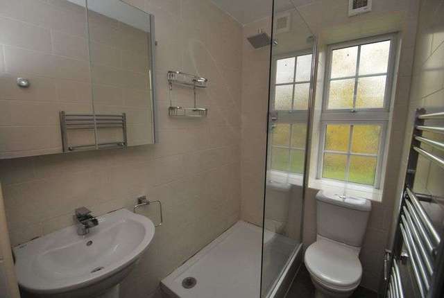 Image of 2 Bedroom Flat to rent at West Barnes Lane  New Malden, KT3 4PP