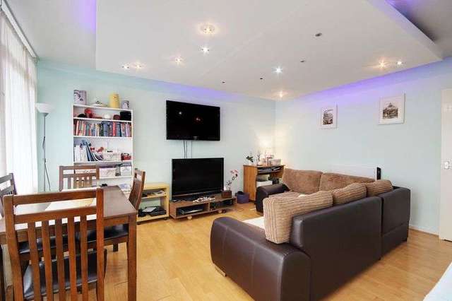  Image of 1 Bedroom Flat for sale at 172 Daubeney Road  London, E5 0EN