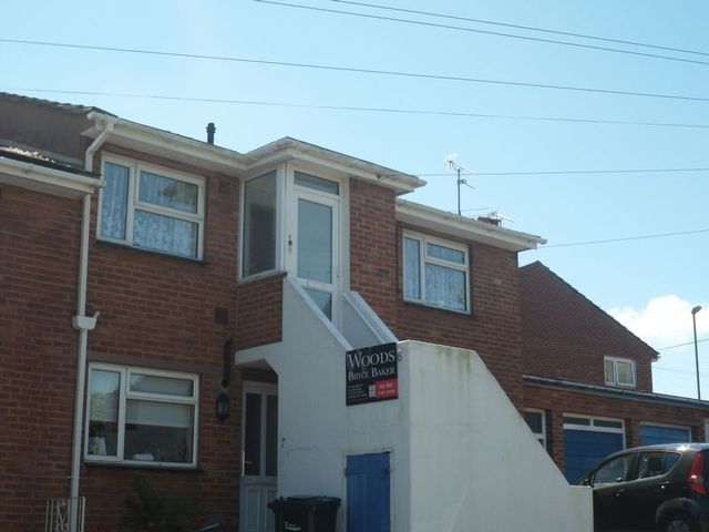  Image of 2 Bedroom Flat to rent at Mead Close  Paignton, TQ3 2PS