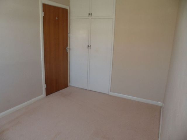  Image of 2 Bedroom Flat to rent at Mead Close  Paignton, TQ3 2PS