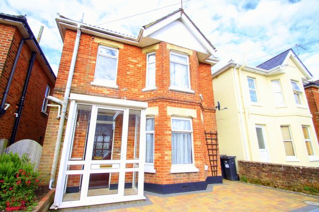  Image of 3 Bedroom Detached to rent at Acland Road  Bournemouth, BH9 1JH