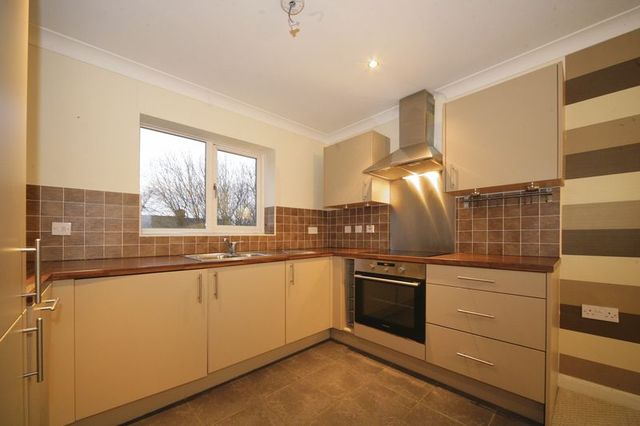  Image of 3 Bedroom Flat to rent at Birches Rise  Stoke-On-Trent, ST1 2JN