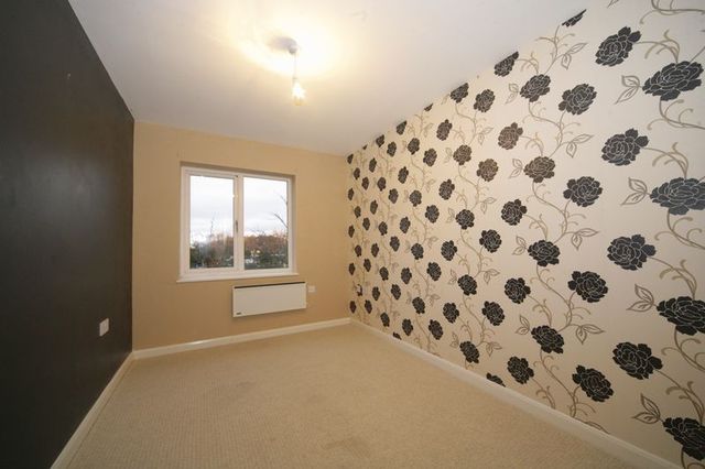  Image of 3 Bedroom Flat to rent at Birches Rise  Stoke-On-Trent, ST1 2JN