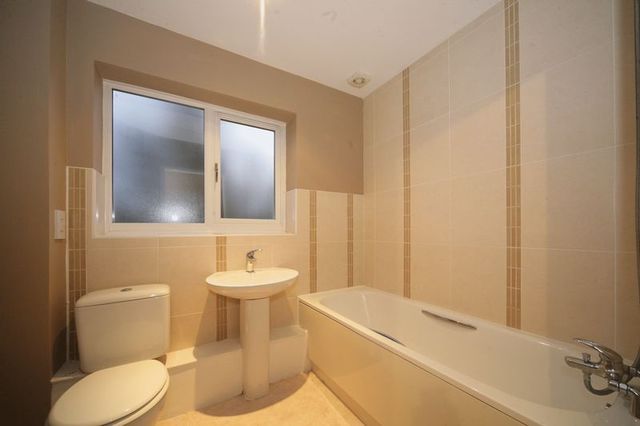  Image of 3 Bedroom Flat to rent at Birches Rise  Stoke-On-Trent, ST1 2JN