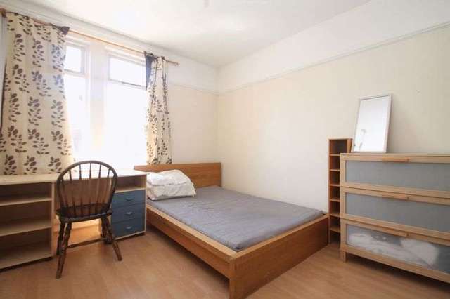  Image of 4 Bedroom Terraced to rent at Biddlestone Road Heaton Newcastle Upon Tyne, NE6 5SP