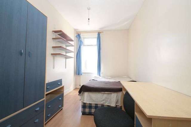  Image of 4 Bedroom Terraced to rent at Biddlestone Road Heaton Newcastle Upon Tyne, NE6 5SP