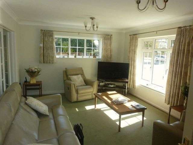  Image of 4 Bedroom Detached for sale at Bishopsteignton Shoeburyness Southend-On-Sea, SS3 8AD