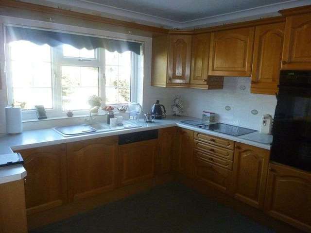  Image of 4 Bedroom Detached for sale at Bishopsteignton Shoeburyness Southend-On-Sea, SS3 8AD