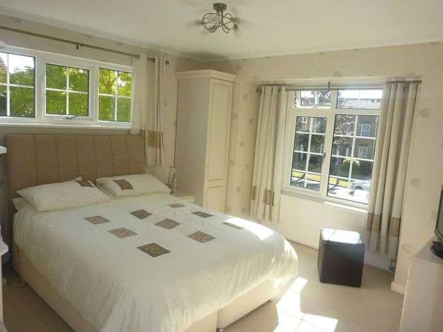  Image of 4 Bedroom Detached for sale at Bishopsteignton Shoeburyness Southend-On-Sea, SS3 8AD