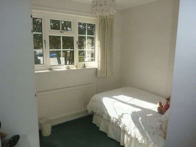 Image of 4 Bedroom Detached for sale at Bishopsteignton Shoeburyness Southend-On-Sea, SS3 8AD