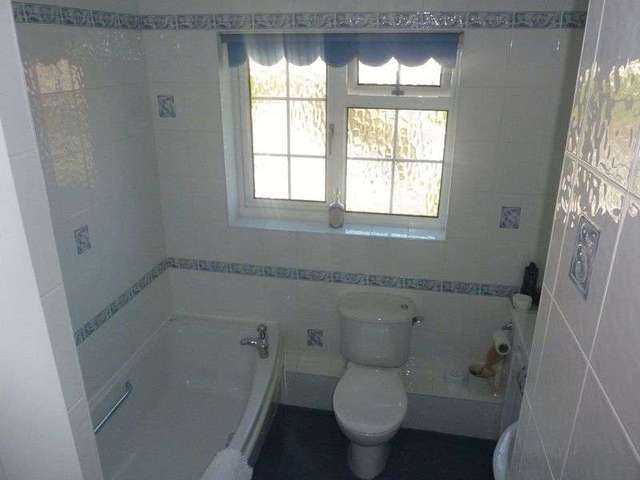  Image of 4 Bedroom Detached for sale at Bishopsteignton Shoeburyness Southend-On-Sea, SS3 8AD