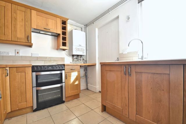  Image of 2 Bedroom Terraced for sale at Broadway  Didcot, OX11 8AQ