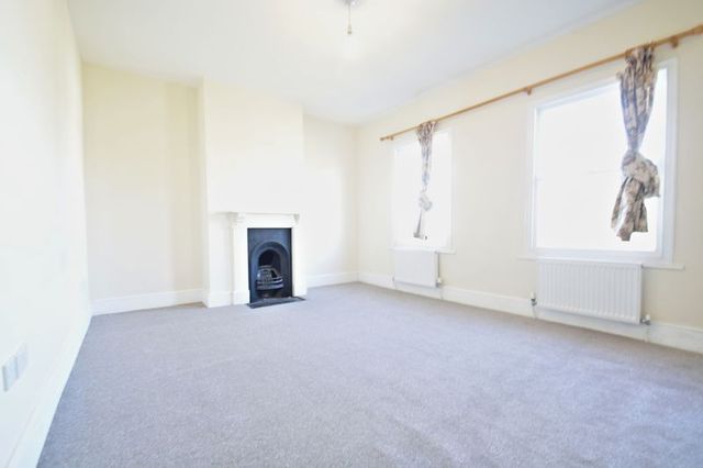  Image of 2 Bedroom Terraced for sale at Broadway  Didcot, OX11 8AQ