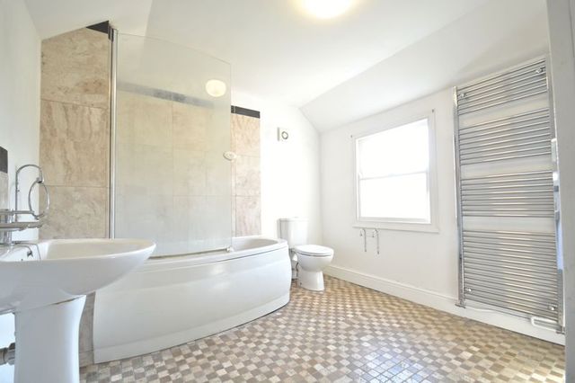  Image of 2 Bedroom Terraced for sale at Broadway  Didcot, OX11 8AQ