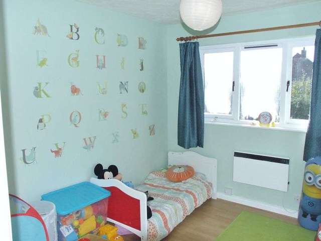  Image of 2 Bedroom Flat for sale at Canons Close  REIGATE, RH2 9RR