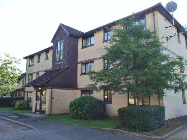  Image of 2 Bedroom Flat for sale at Canons Close  REIGATE, RH2 9RR