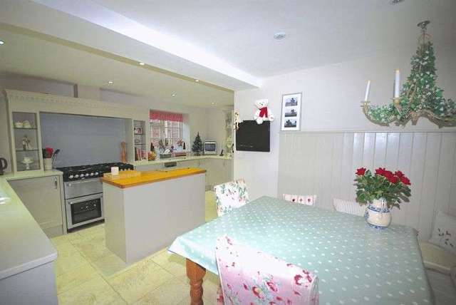  Image of 3 Bedroom Detached for sale at Station Road Castle Cary Castle Cary, BA7 7BX