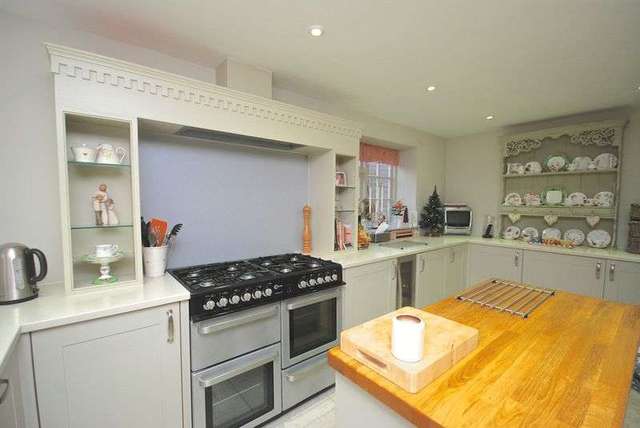  Image of 3 Bedroom Detached for sale at Station Road Castle Cary Castle Cary, BA7 7BX