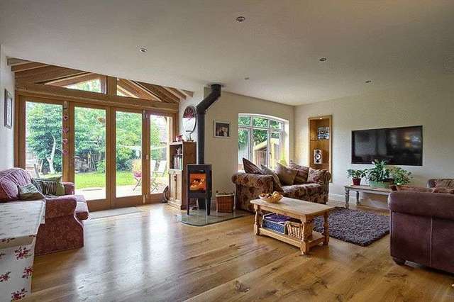  Image of 6 Bedroom Detached for sale at Chapel Road Hesketh Bank Preston, PR4 6RY