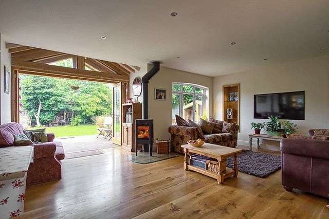  Image of 6 Bedroom Detached for sale at Chapel Road Hesketh Bank Preston, PR4 6RY