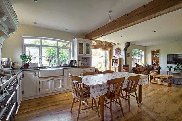  Image of 6 Bedroom Detached for sale at Chapel Road Hesketh Bank Preston, PR4 6RY