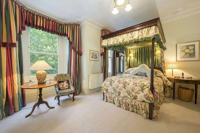  Image of 5 Bedroom Terraced for sale at Parsons Green Fulham Fulham, SW6 4BT