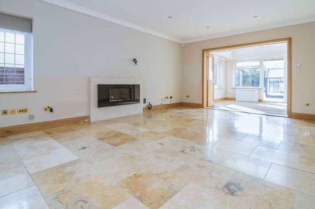  Image of 4 Bedroom Detached to rent at Cross Keys Hereford, HR1 3NT