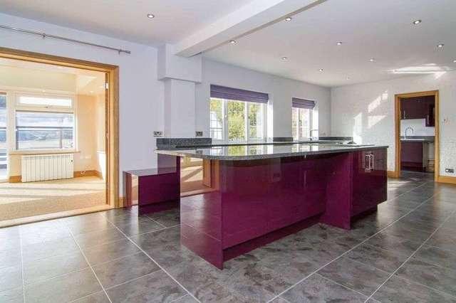 Image of 4 Bedroom Detached to rent at Cross Keys Hereford, HR1 3NT