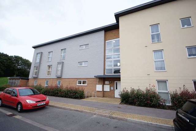  Image of 2 Bedroom Flat for sale at Howe Road  Gosport, PO13 8GY