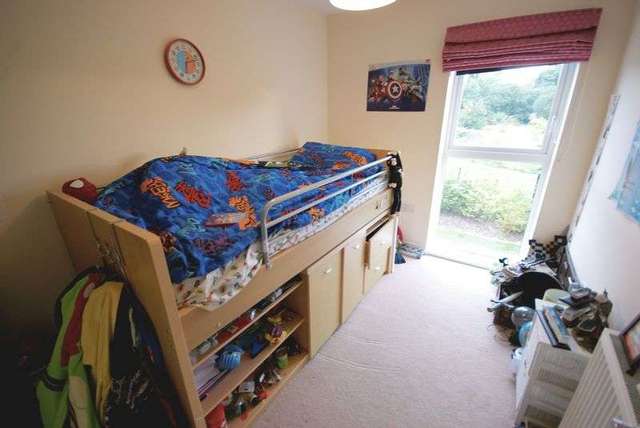  Image of 2 Bedroom Flat for sale at Howe Road  Gosport, PO13 8GY