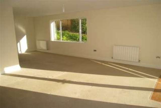  Image of 2 Bedroom Flat to rent at Dawlish, EX7 0EL