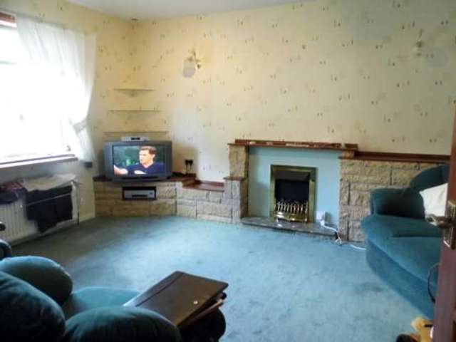  Image of 2 Bedroom Bungalow for sale at Carluke Lanarkshire Carluke, KY8 5TT