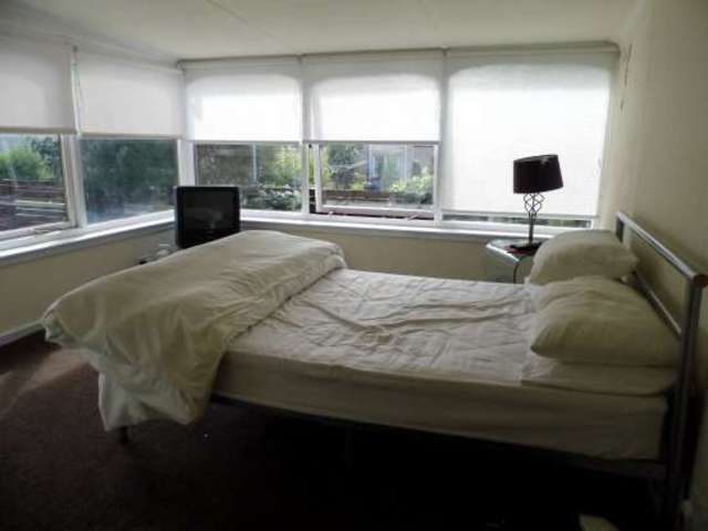  Image of 2 Bedroom Bungalow for sale at Carluke Lanarkshire Carluke, KY8 5TT