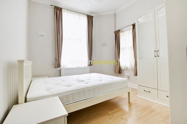  Image of 1 Bedroom Flat to rent at Devonshire Drive  Greenwich, SE10 8LQ
