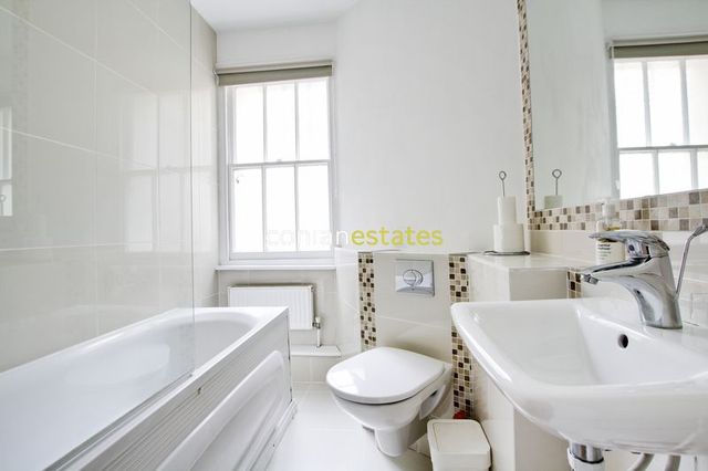  Image of 1 Bedroom Flat to rent at Devonshire Drive  Greenwich, SE10 8LQ
