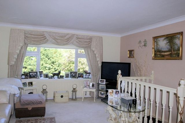  Image of 3 Bedroom Detached for sale at Grosvenor Road  Epsom, KT18 6JG