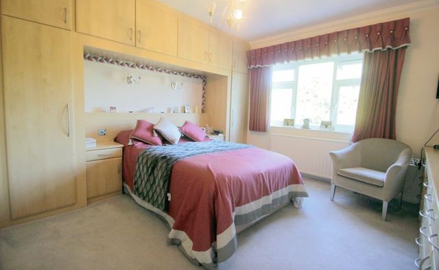  Image of 3 Bedroom Detached for sale at Grosvenor Road  Epsom, KT18 6JG