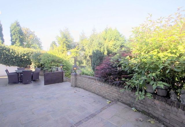  Image of 3 Bedroom Detached for sale at Grosvenor Road  Epsom, KT18 6JG