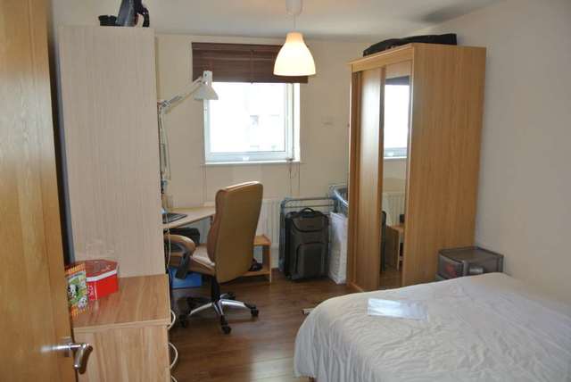  Image of 2 Bedroom Flat to rent at Erebus Drive, Royal Artillery Quays  London, SE28 0GE